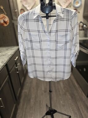 Women’s White Plaid Button-Front Blouse